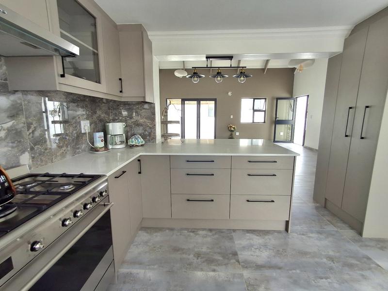 3 Bedroom Property for Sale in Britannia Bay Western Cape